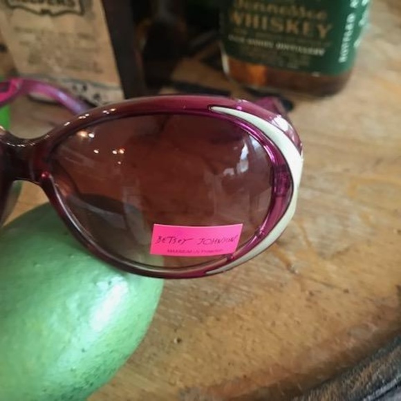 BETSEY JOHNSON Gold Ribbon UV Sunglasses 30